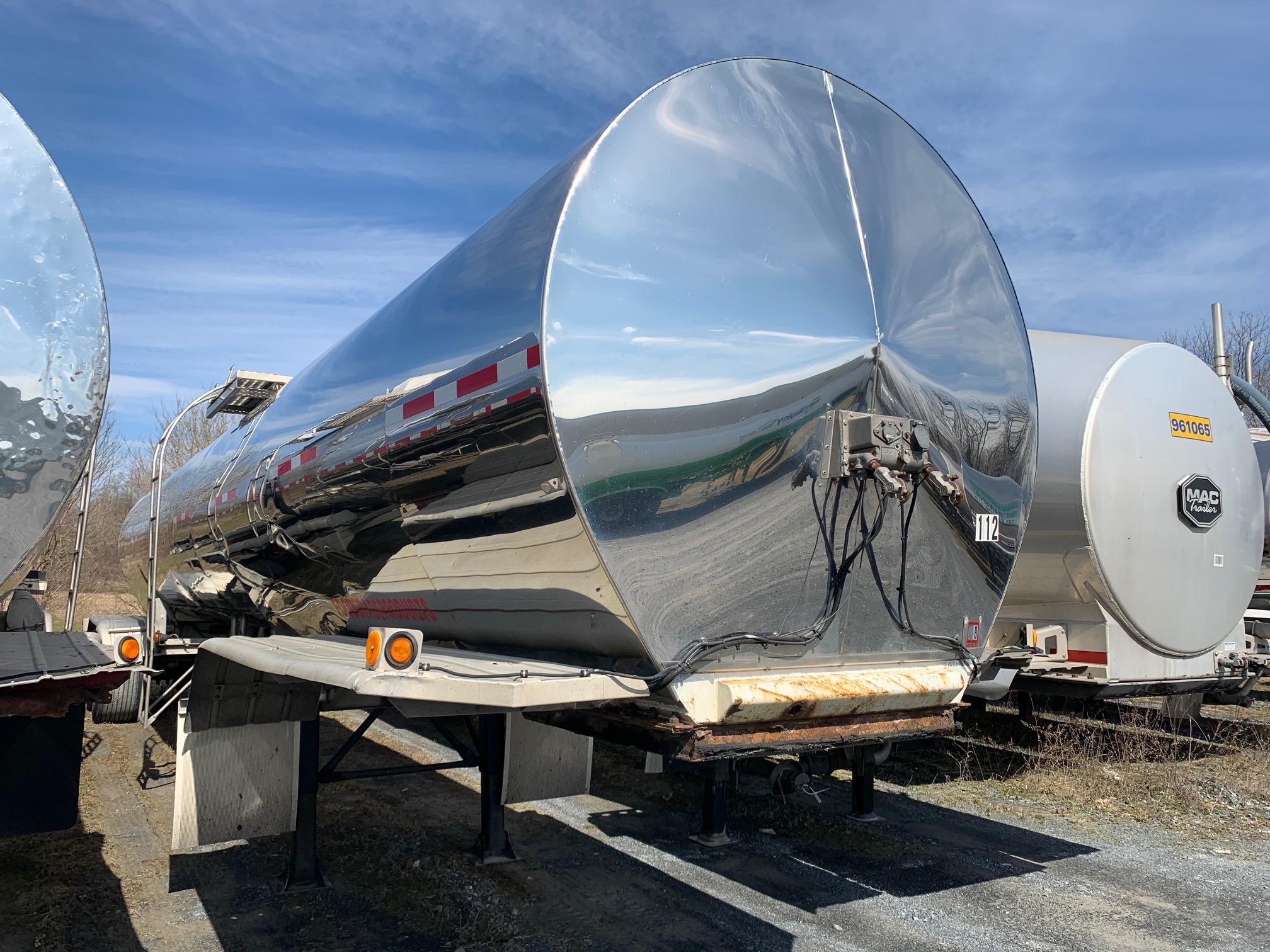 1991 Bar-Bel 6000 Gallon 1-Compartment | Dry Bulk And Liquid Tank ...